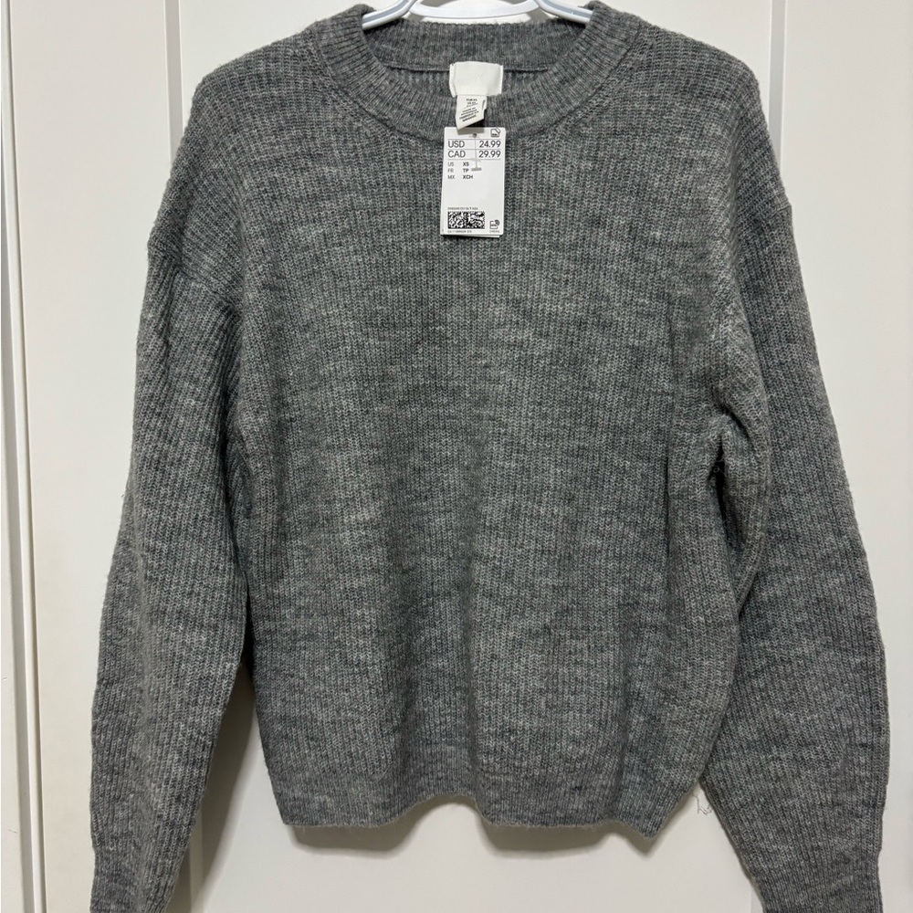 H&M Women's Gray Crewneck Sweater